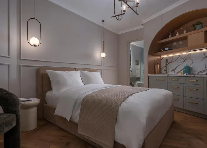 Mountain Pine Luxury Florina